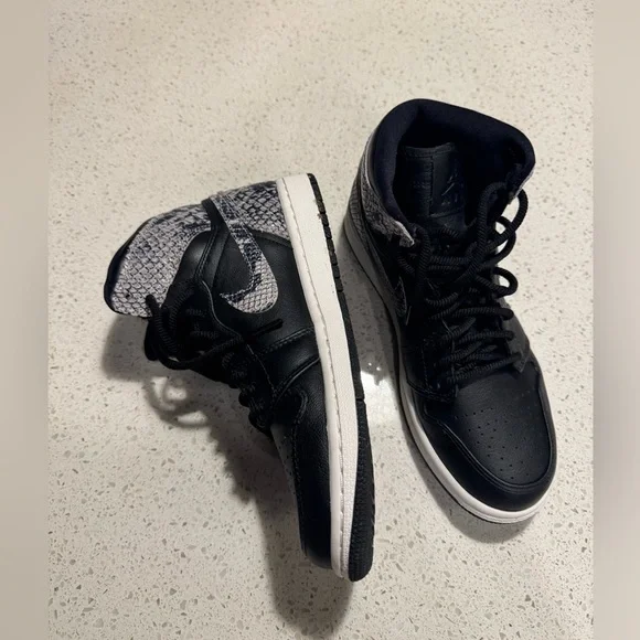 Air Jordan 1 Retro High Premium Black Snake W 8.5 NWOB - Picture 1 of 10